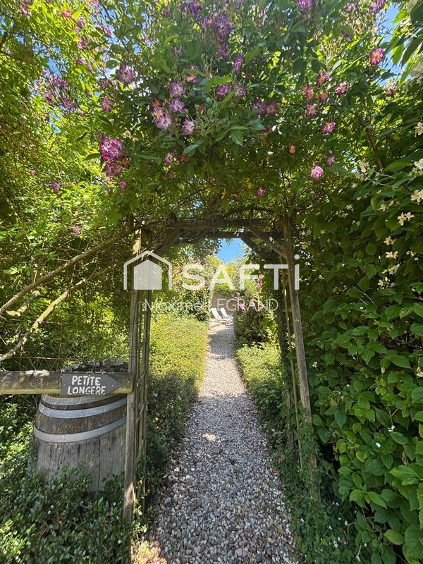 Maison - 360 m² - 15 pièces