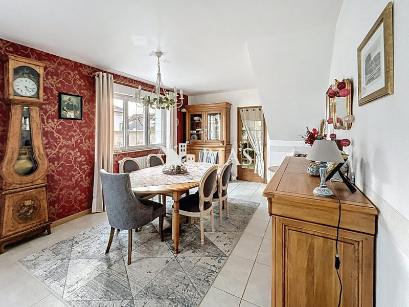 Maison - 300 m² - 7 pièces