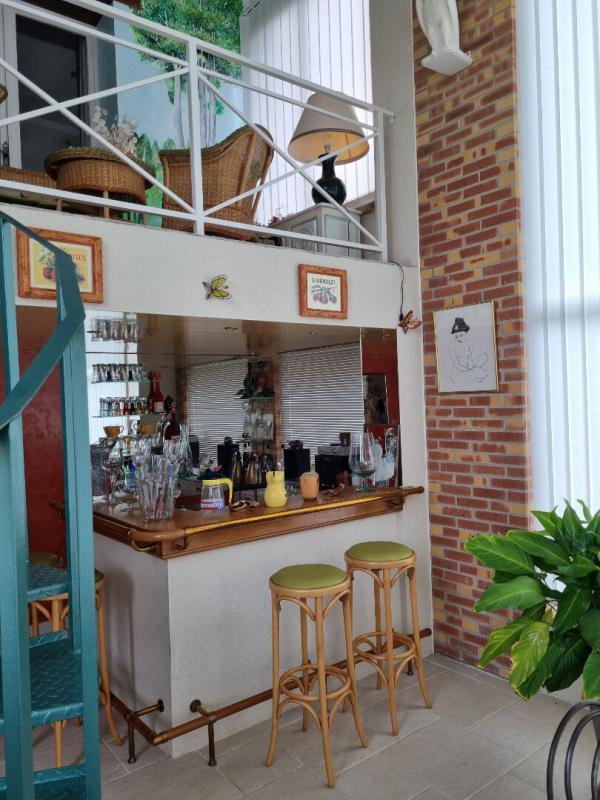 Maison - 270 m² - 10 pièces