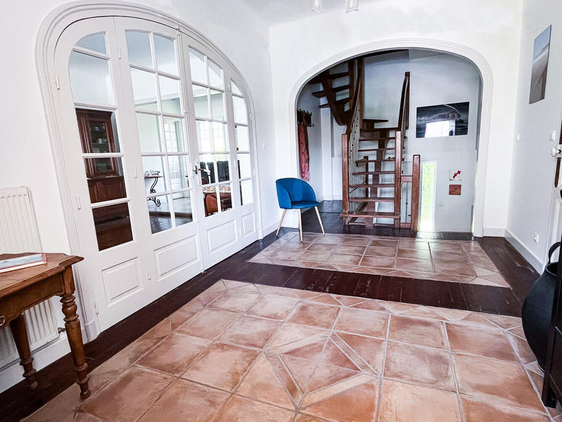 Maison - 225 m² - 9 pièces