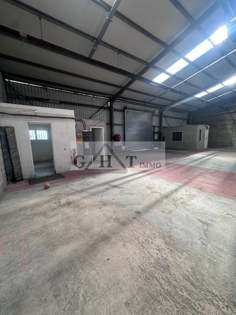 Entrepôt - 1 100 m²