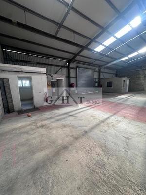 Entrepôt - 1 100 m²