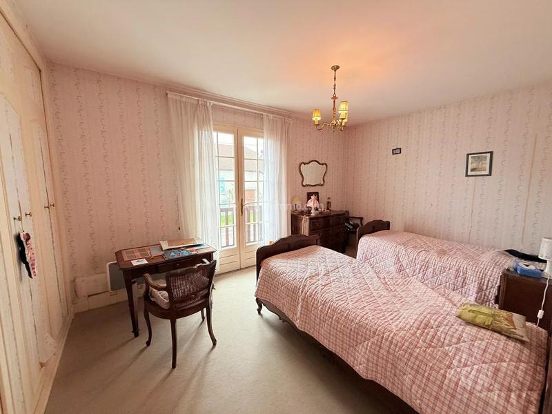 Maison - 218 m² - 9 pièces