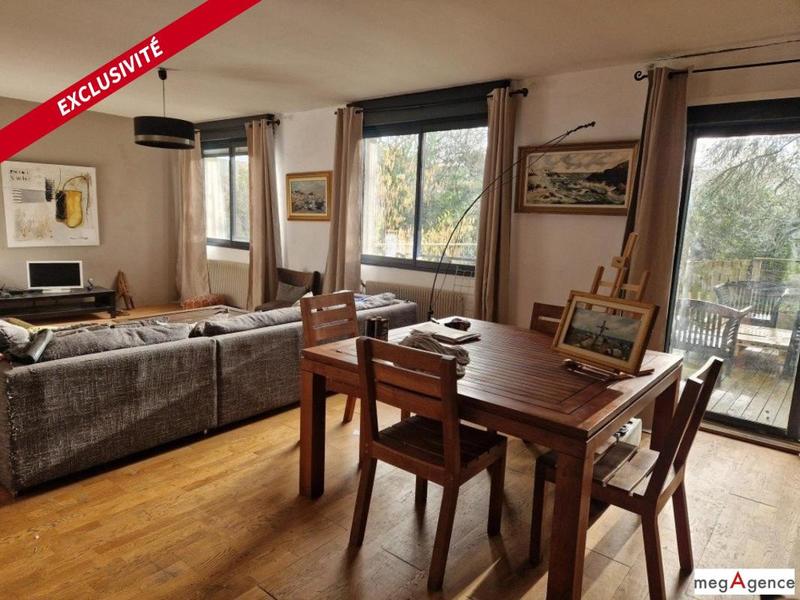 Maison - 225 m² - 9 pièces