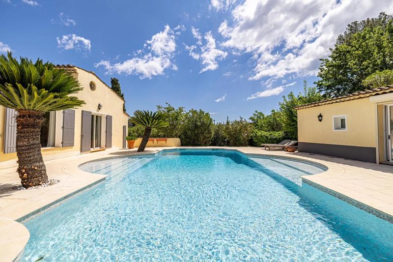 Villa - 256 m² - 8 pièces