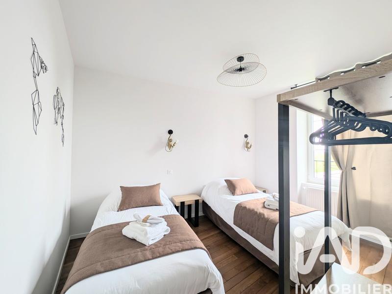 Maison - 370 m² - 6 pièces