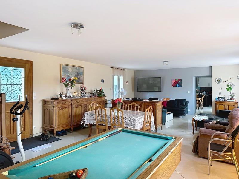 Maison - 214 m² - 8 pièces