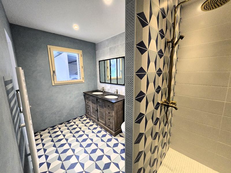 Maison - 206 m² - 7 pièces