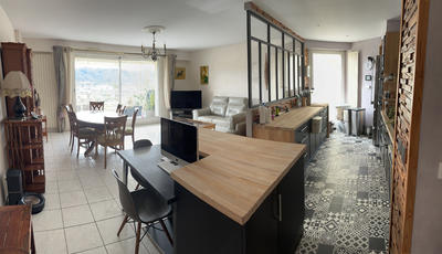 Appartement - 93 m² - 4 pièces