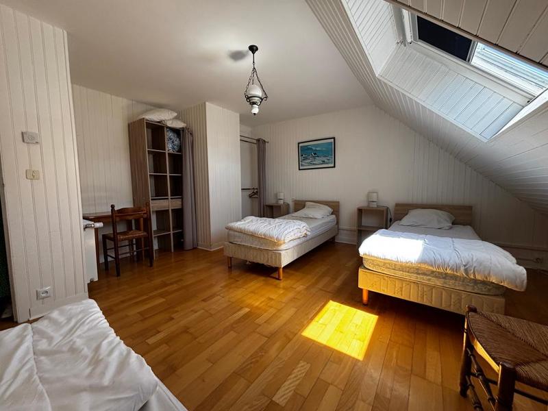 Maison - 212 m² - 9 pièces