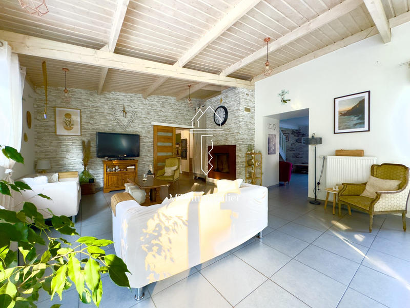 Maison - 215 m² - 9 pièces