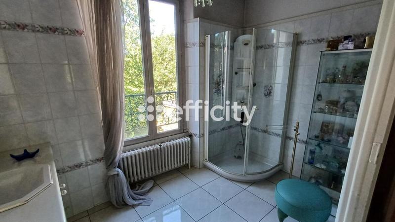 Maison - 289 m² - 8 pièces