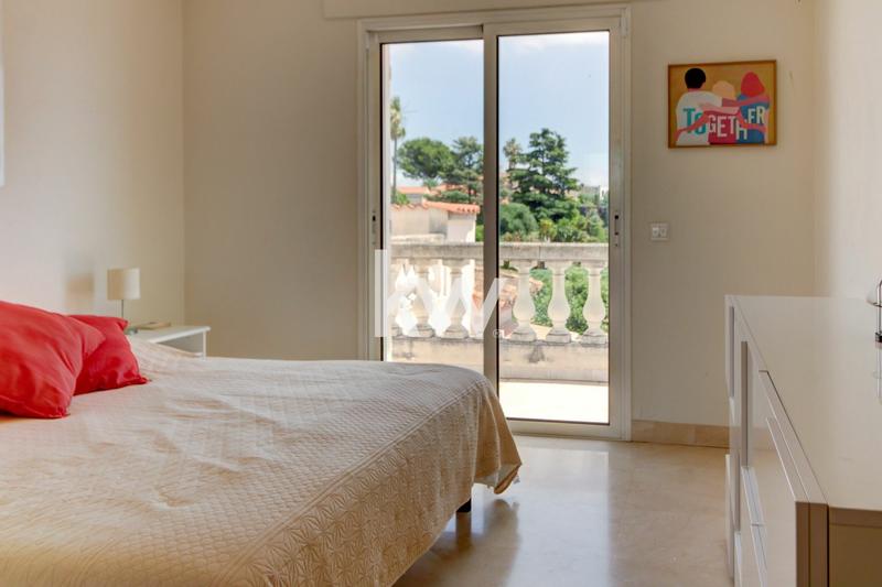 Maison - 225 m² - 8 pièces