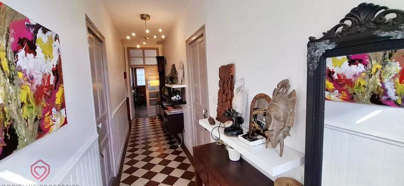 Maison - 252 m² - 11 pièces