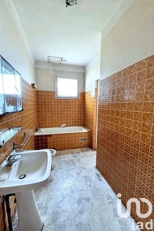 Maison - 210 m² - 9 pièces