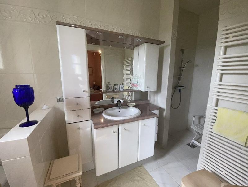 Maison en pierre - 247 m² - 8 pièces