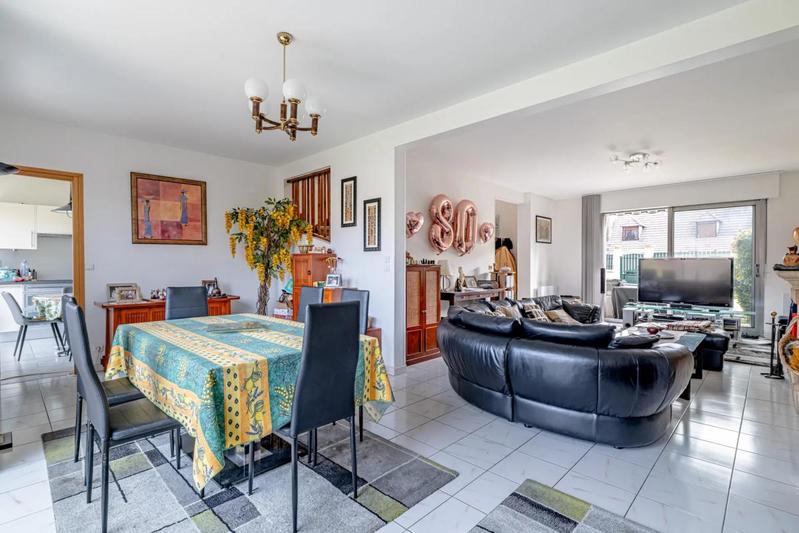 Maison - 180 m² - 8 pièces