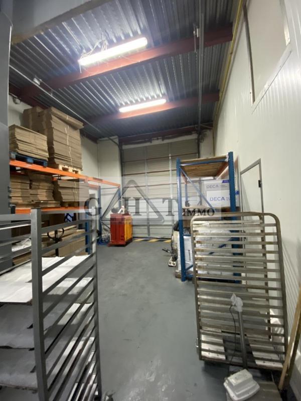 Entrepôt - 1 100 m²