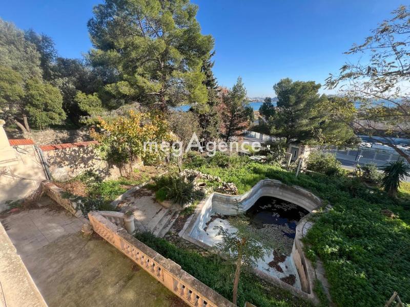 Maison - 740 m² - 18 pièces