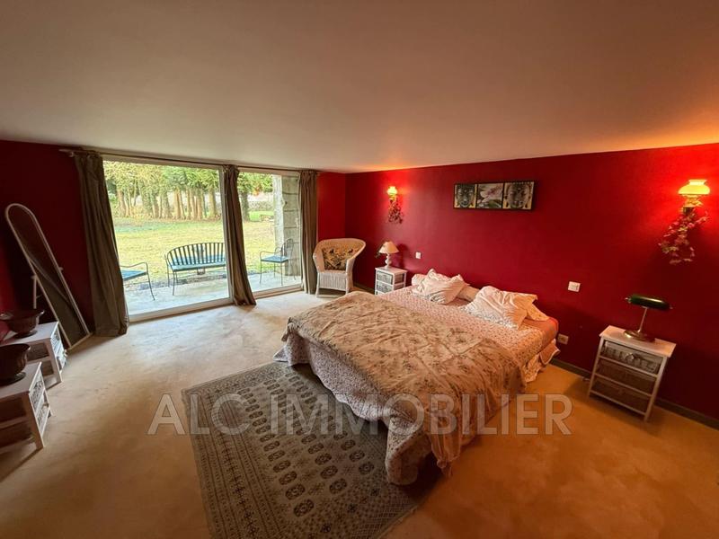 Propriété - 1 040 m² - 24 pièces