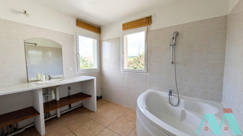 Maison - 102 m² - 4 pièces