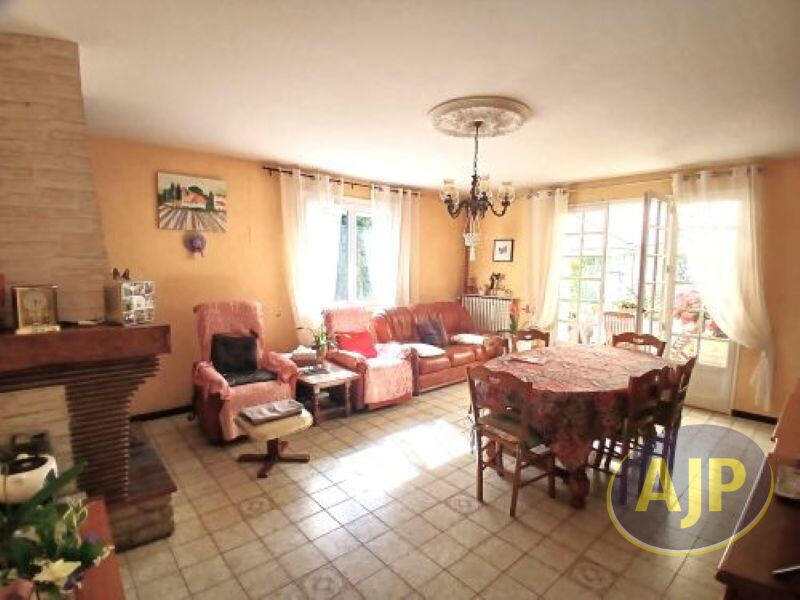 Maison - 90 m² - 5 pièces