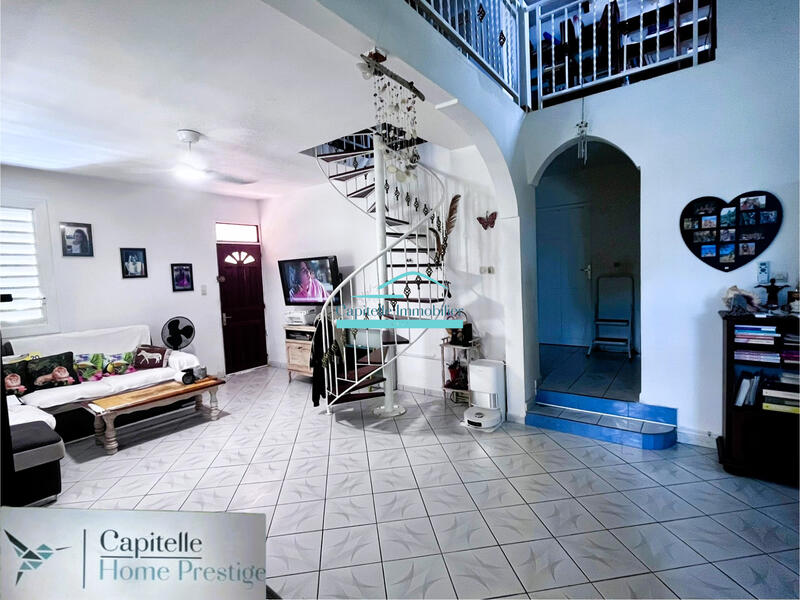 Maison - 214 m² - 6 pièces