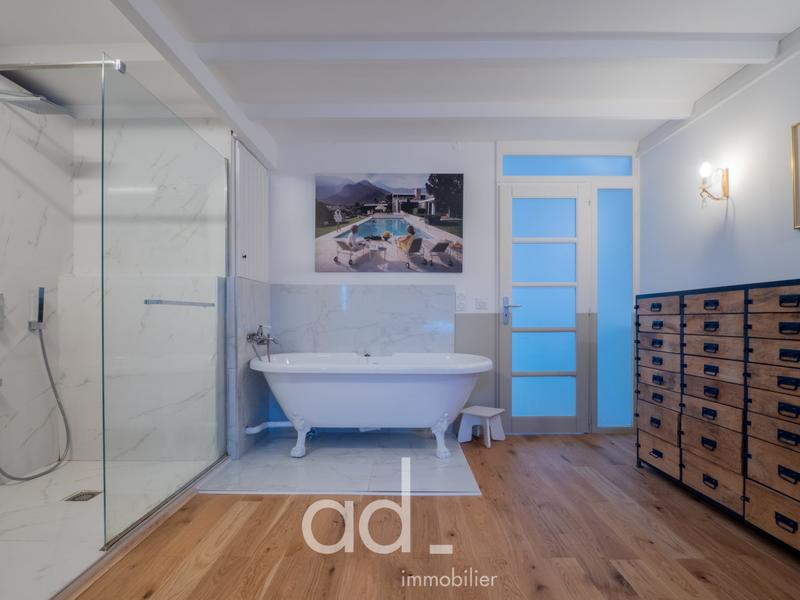 Maison contemporaine - 253 m² - 6 pièces