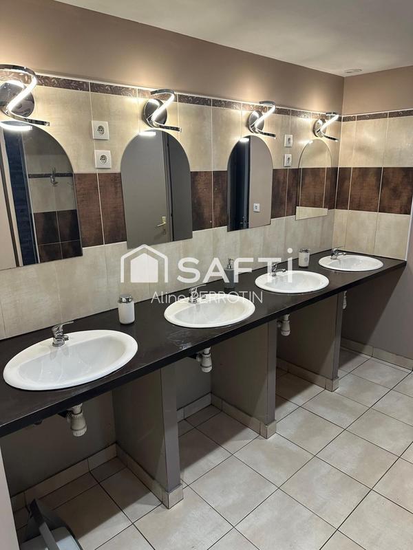 Local commercial - 180 m² - 5 pièces