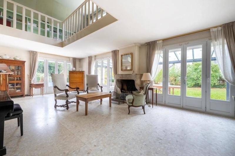 Maison - 250 m² - 7 pièces