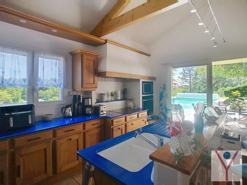 Maison - 258 m² - 7 pièces