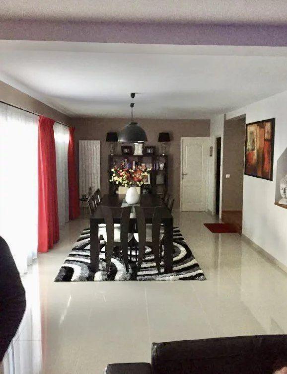 Maison - 246 m² - 9 pièces