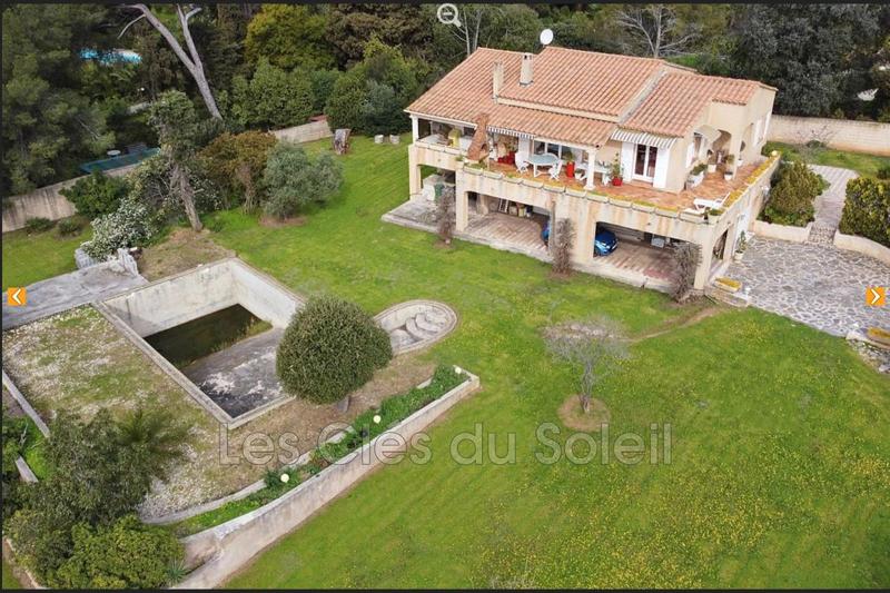 Villa - 294 m² - 6 pièces