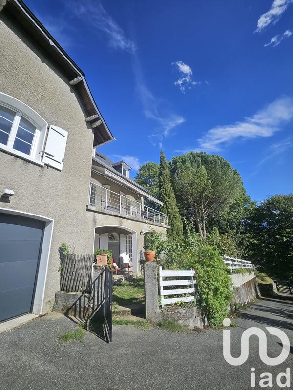 Maison - 214 m² - 6 pièces