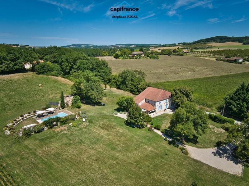 Maison de maîtres - 360 m² - 10 pièces