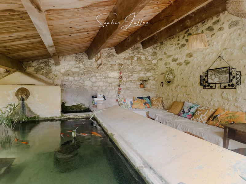 Mas - 273 m² - 8 pièces