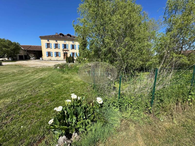 Maison - 200 m² - 8 pièces