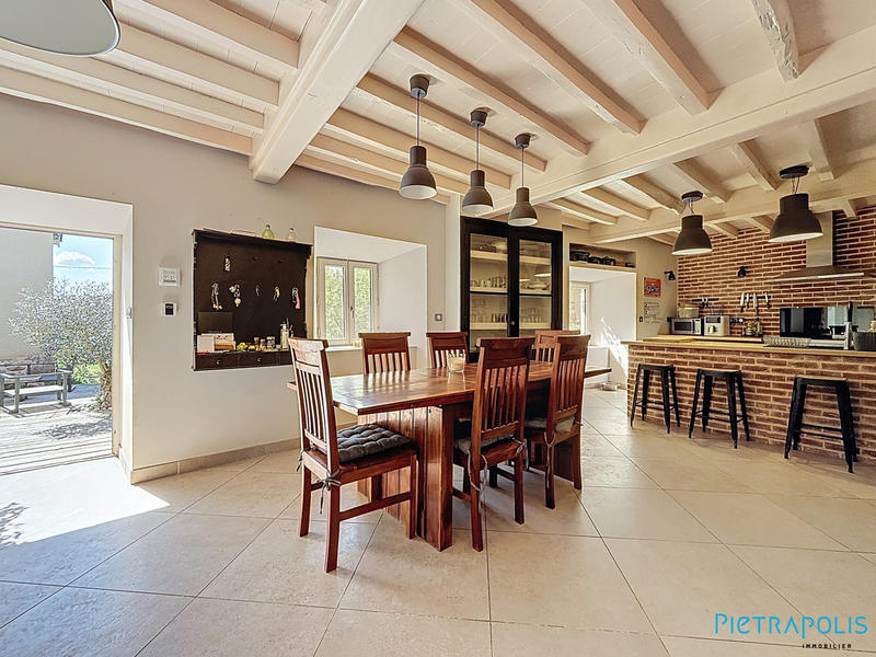 Maison - 380 m² - 5 pièces