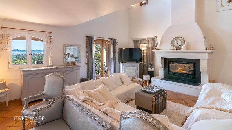 Maison - 222 m² - 7 pièces