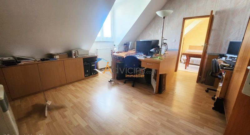 Maison - 220 m² - 8 pièces