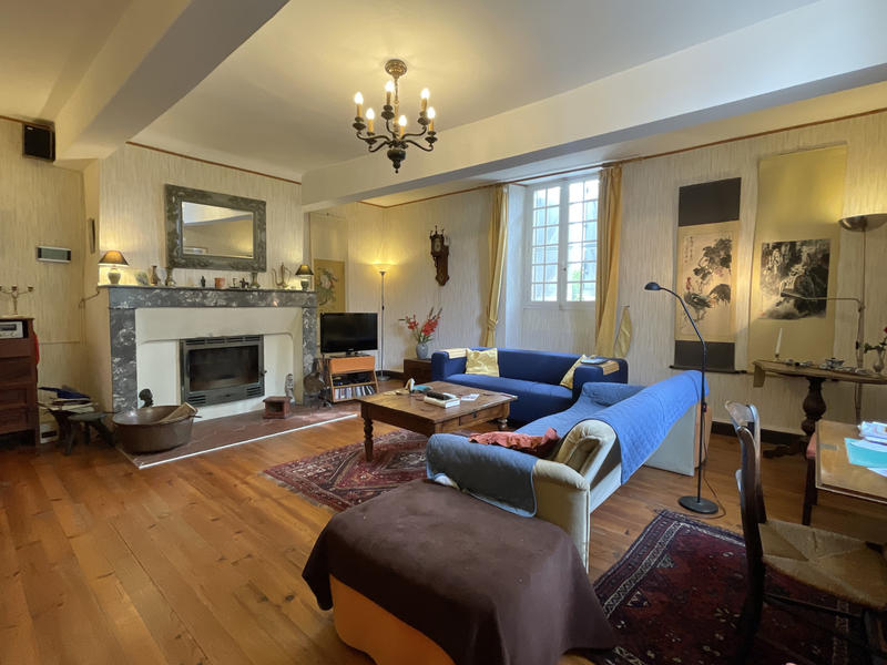 Maison - 210 m² - 9 pièces