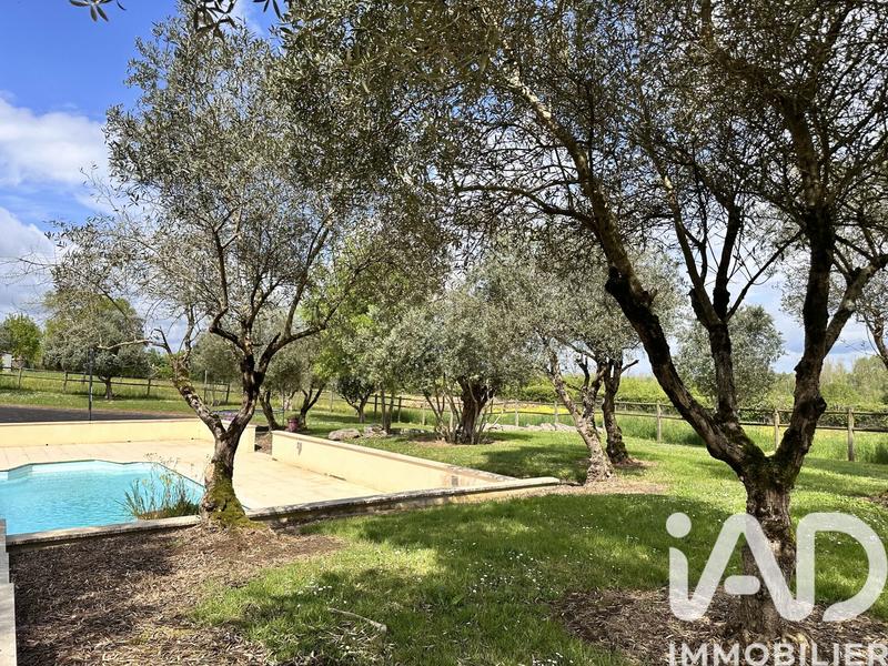 Maison - 470 m² - 13 pièces