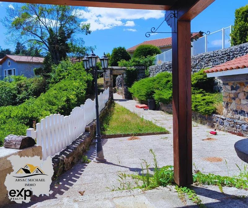 Maison - 259 m² - 7 pièces