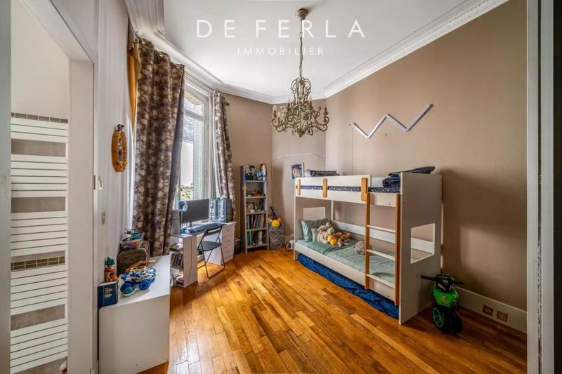 Appartement - 190 m² - 6 pièces