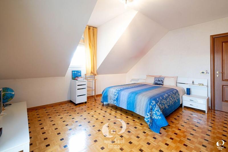 Maison traditionnelle - 274 m² - 8 pièces