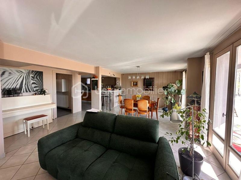 Maison traditionnelle - 303 m² - 8 pièces