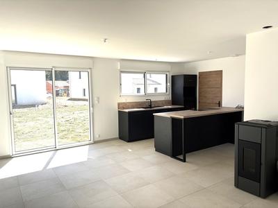 Maison - 96 m² - 4 pièces