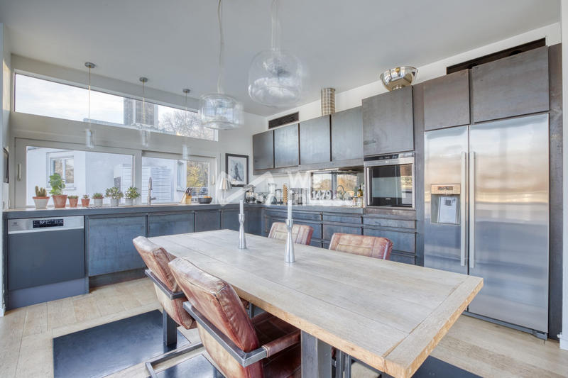 Maison - 260 m² - 8 pièces