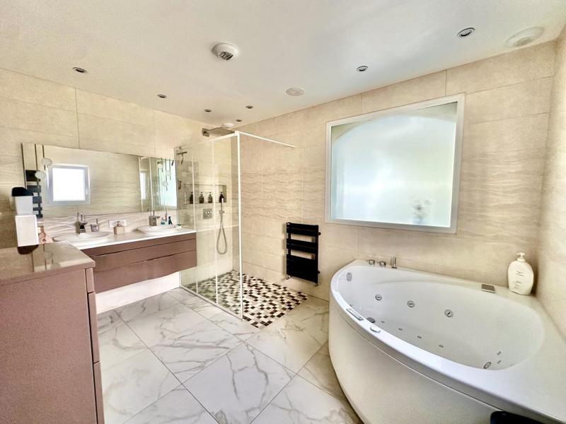 Maison - 140 m² - 3 pièces