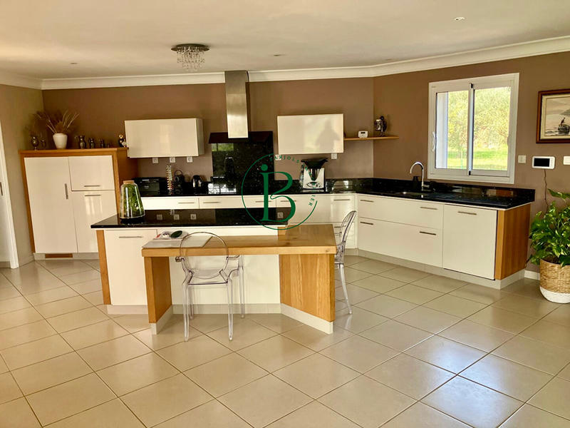 Villa - 175 m² - 6 pièces